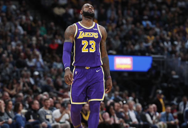 NBA震撼交易！字母哥欢迎哈登加盟，利拉德表示夺冠已经稳了