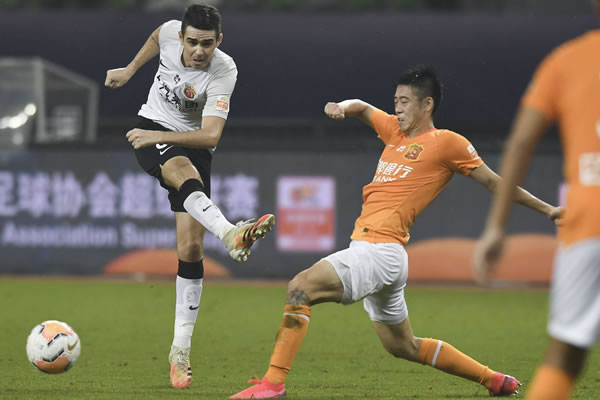 可代表国足出战！FIFA官网：蓉城中场杨明洋会籍变更为中国足协